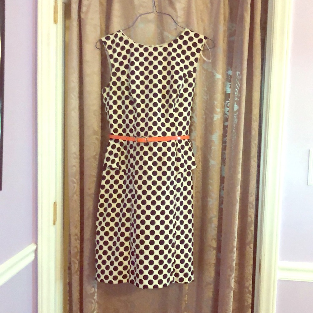 Sleeveless, white w navy polka dotted dress  sz 8